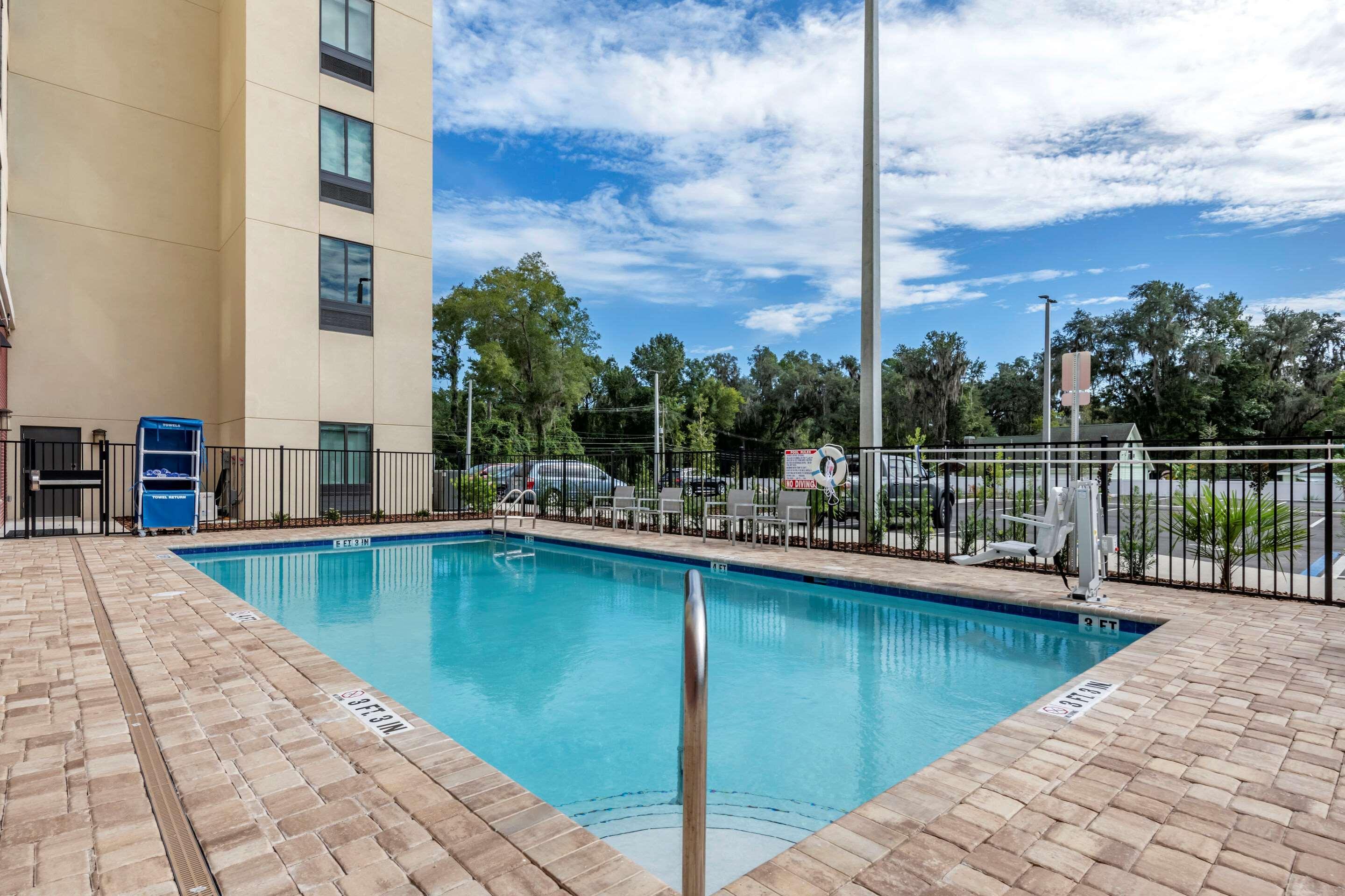 Comfort Suites Gainesville Near University エクステリア 写真