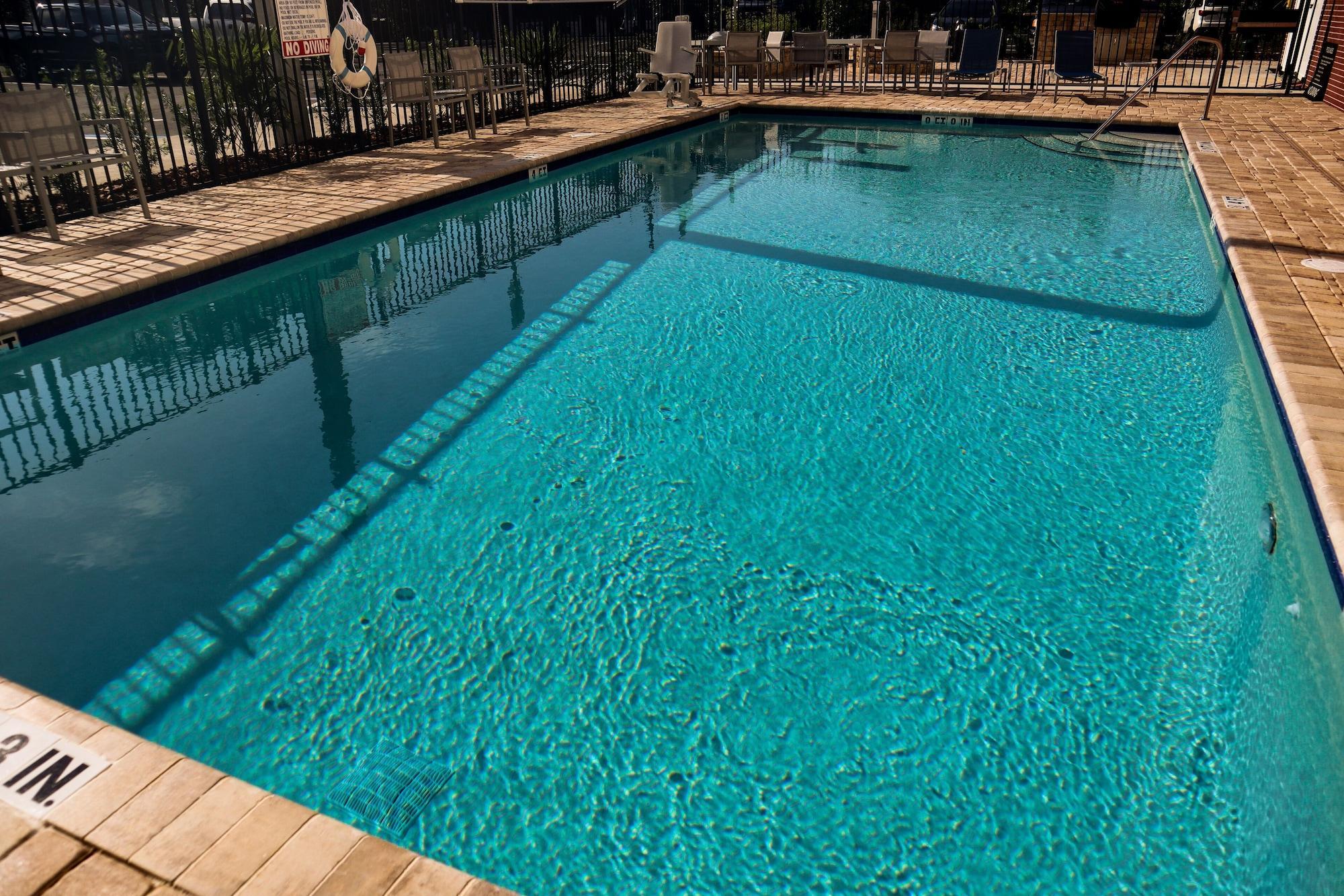 Comfort Suites Gainesville Near University エクステリア 写真